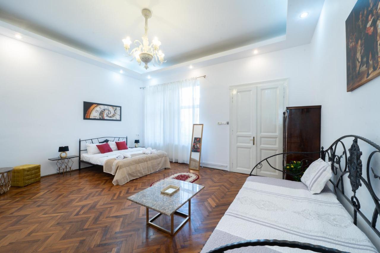 Вилла 5* Noble House In Historic Center Клуж-Напока Экстерьер фото