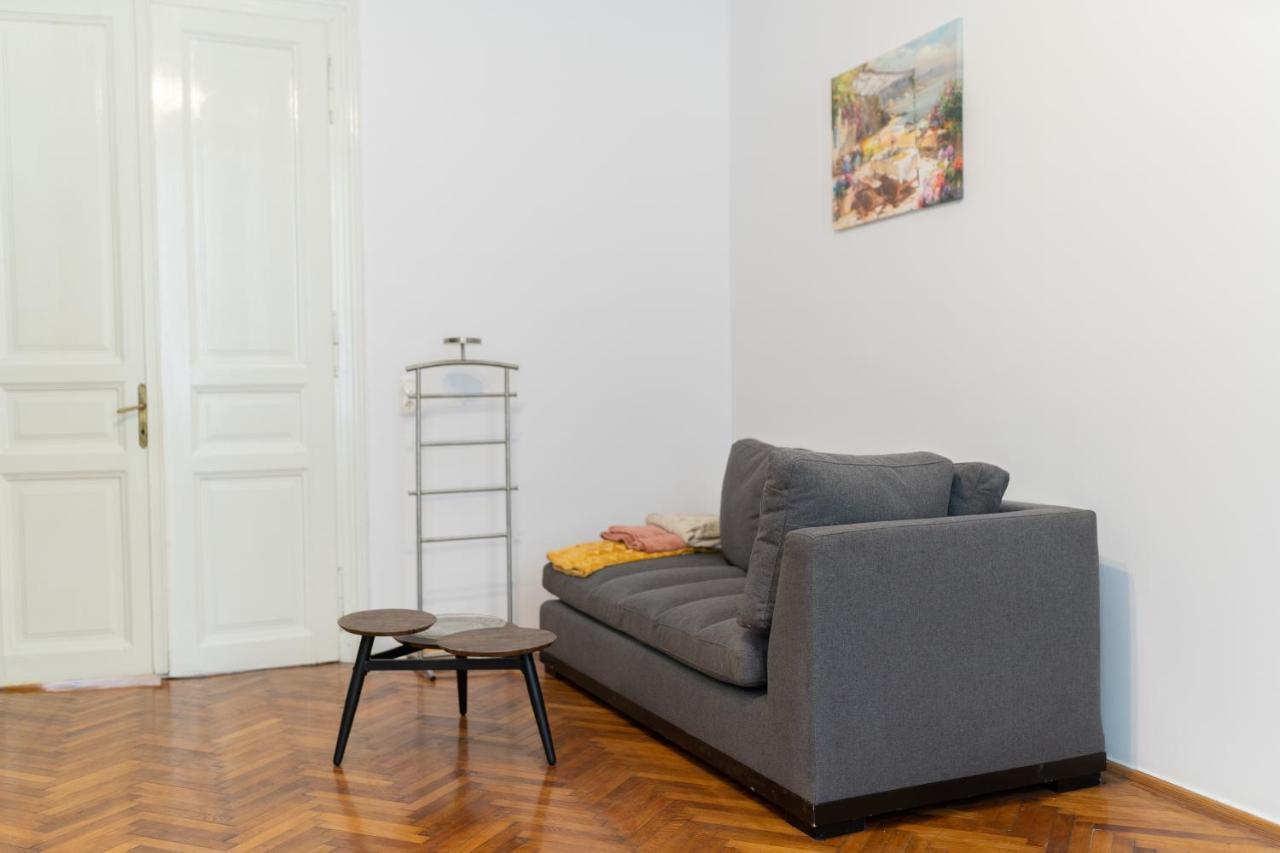 Вилла 5* Noble House In Historic Center Клуж-Напока Экстерьер фото