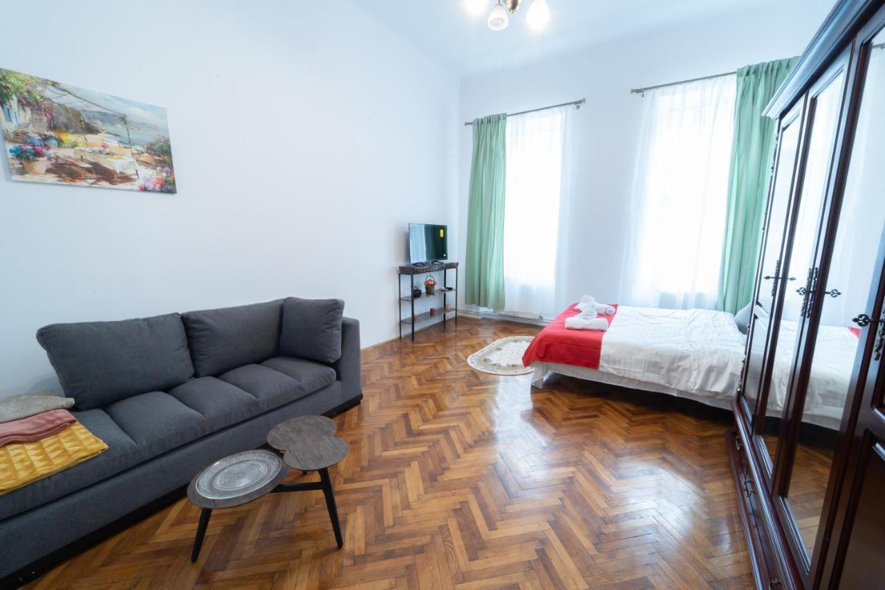 Вилла 5* Noble House In Historic Center Клуж-Напока Экстерьер фото