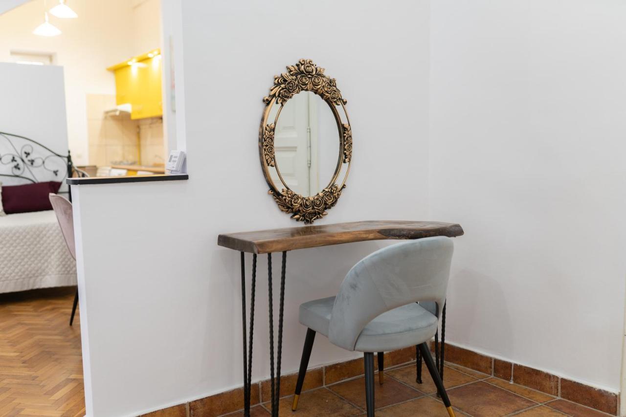 Вилла 5* Noble House In Historic Center Клуж-Напока Экстерьер фото